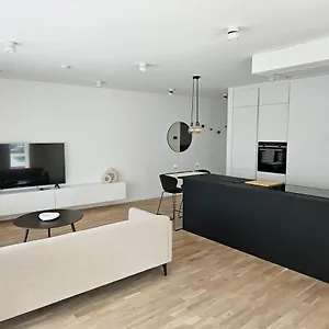 New Spacious Two Bedroom Center With Parking, Near Public Transport Appartement Luxembourg